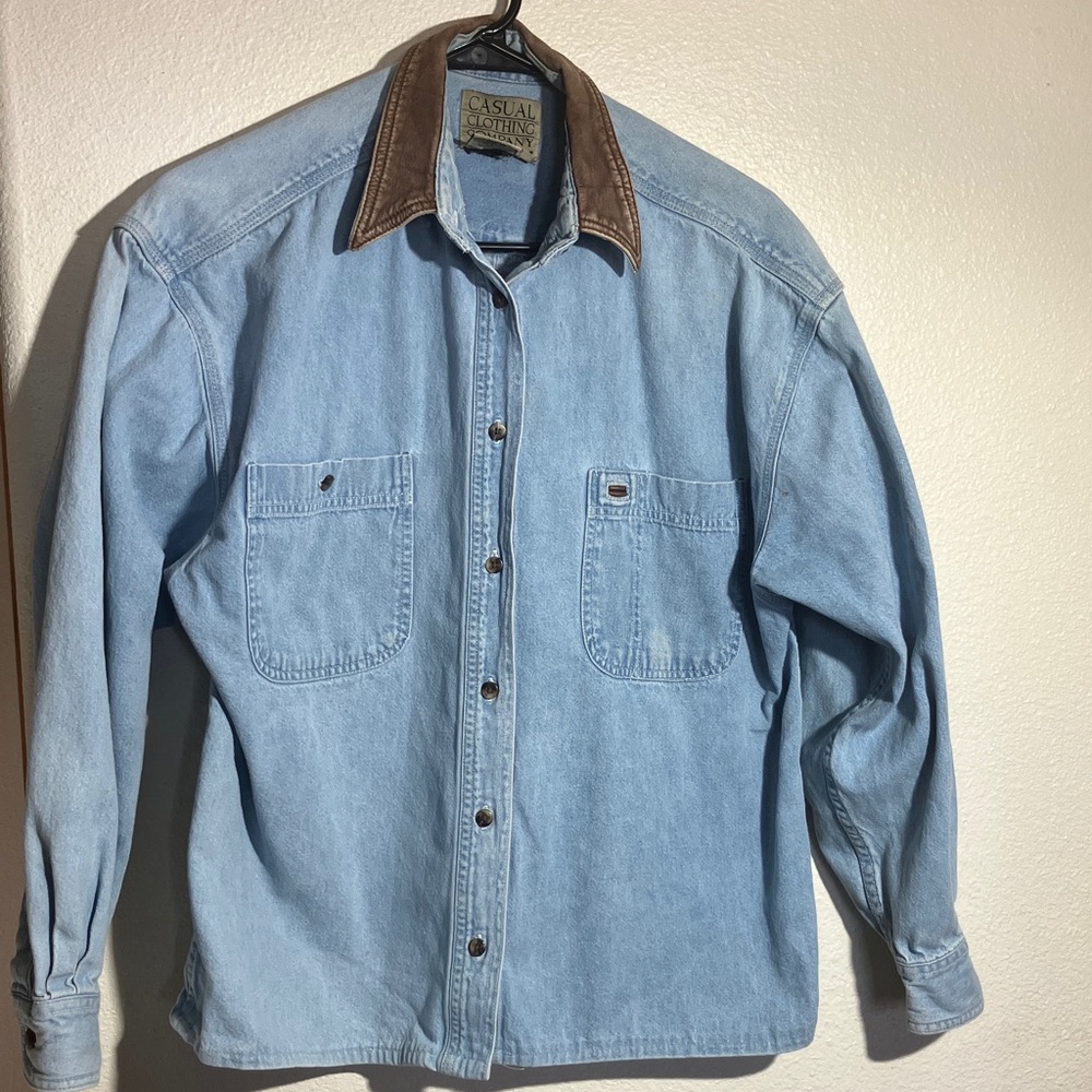 Vtg Faded Blue Denim Button Shirt Jacket with Brown Leather Collar & Accents